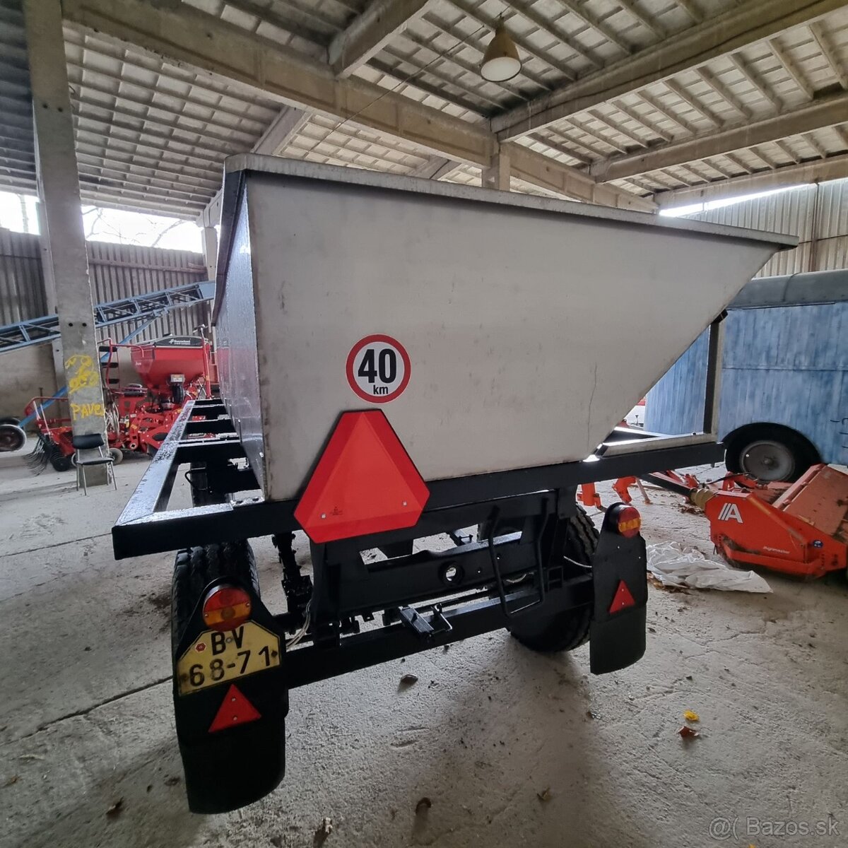 HYDRAULICKÁ SKLÁPĚCÍ VLEČKA 4T - 4
