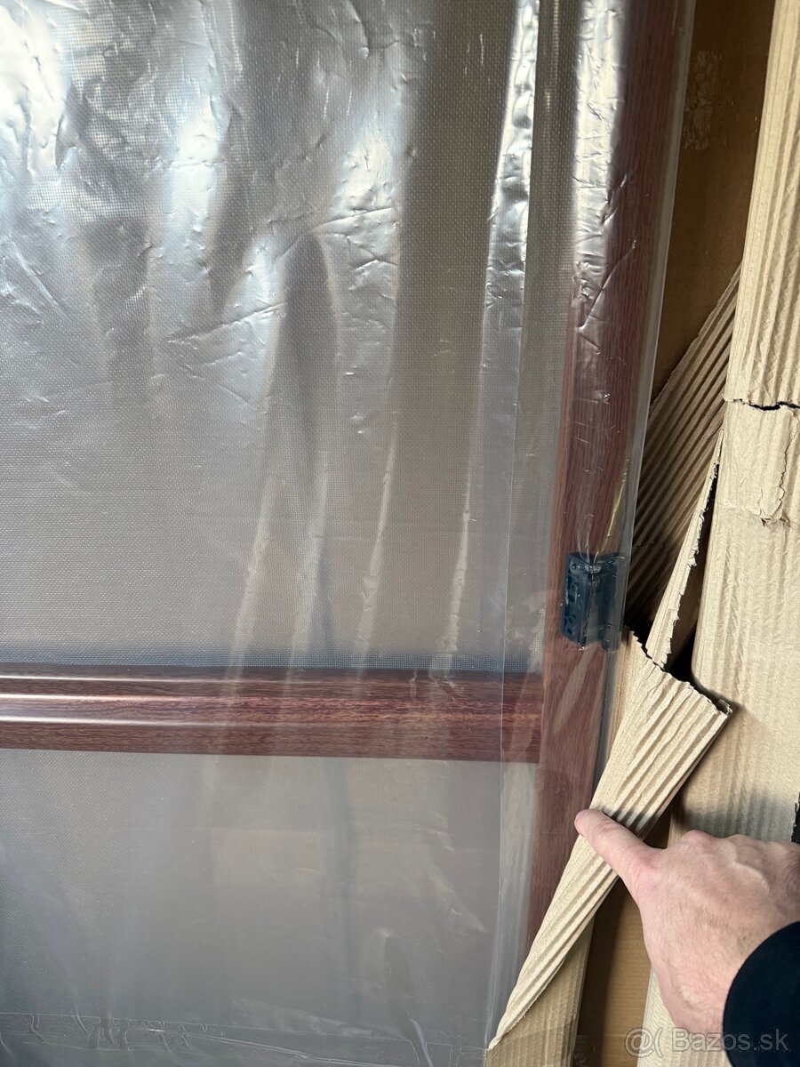 Dverná kovová sieťka 680 x 2025 mm pravé pánty, farba orech - 4