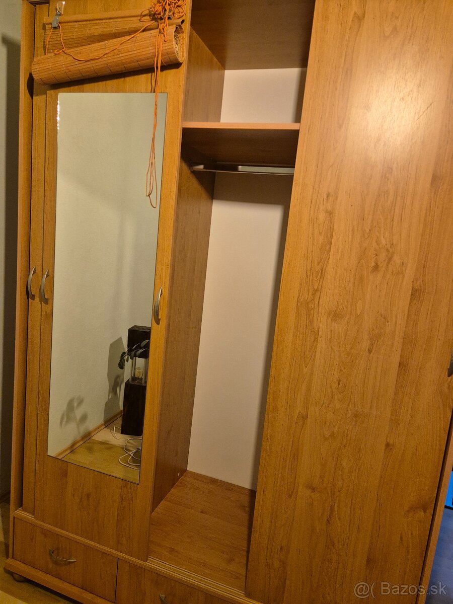 Veľká skriňa so zrkadlom - 4