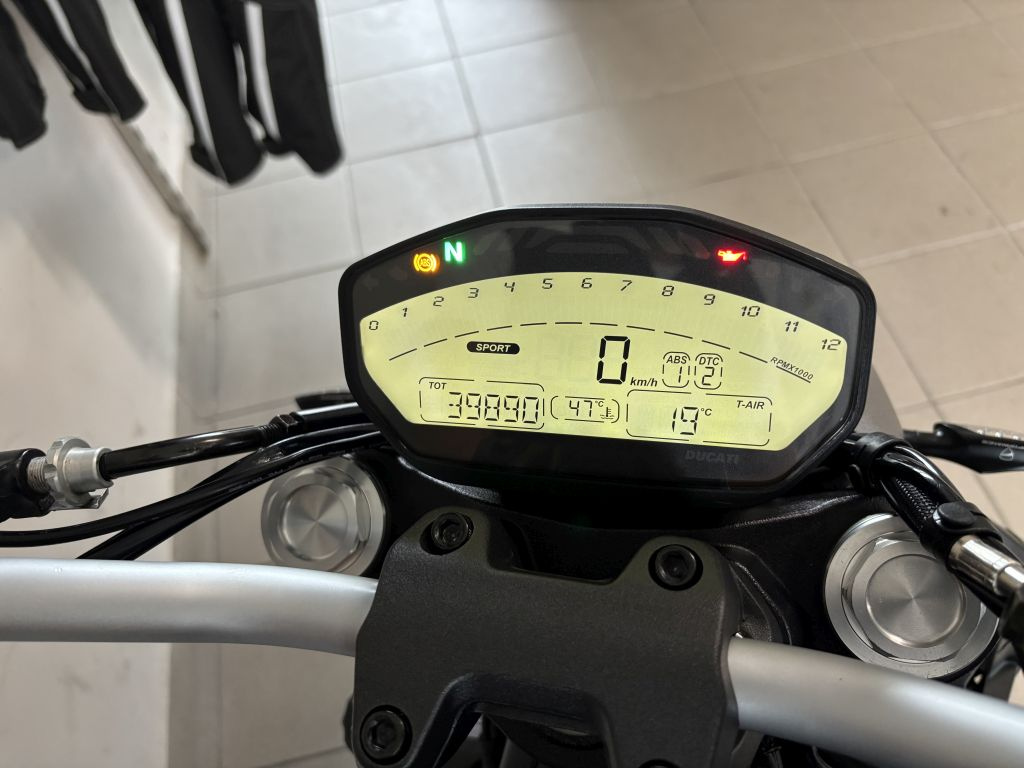 Ducati Monster 821 - 4