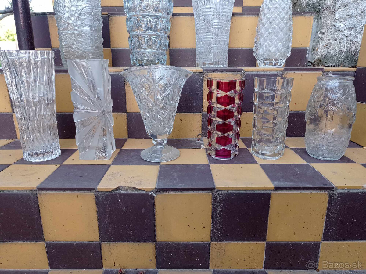 Výber československých váz z lisovaného skla - 4