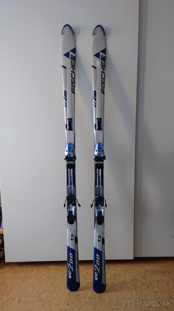 predáme zjazdové lyže - 4