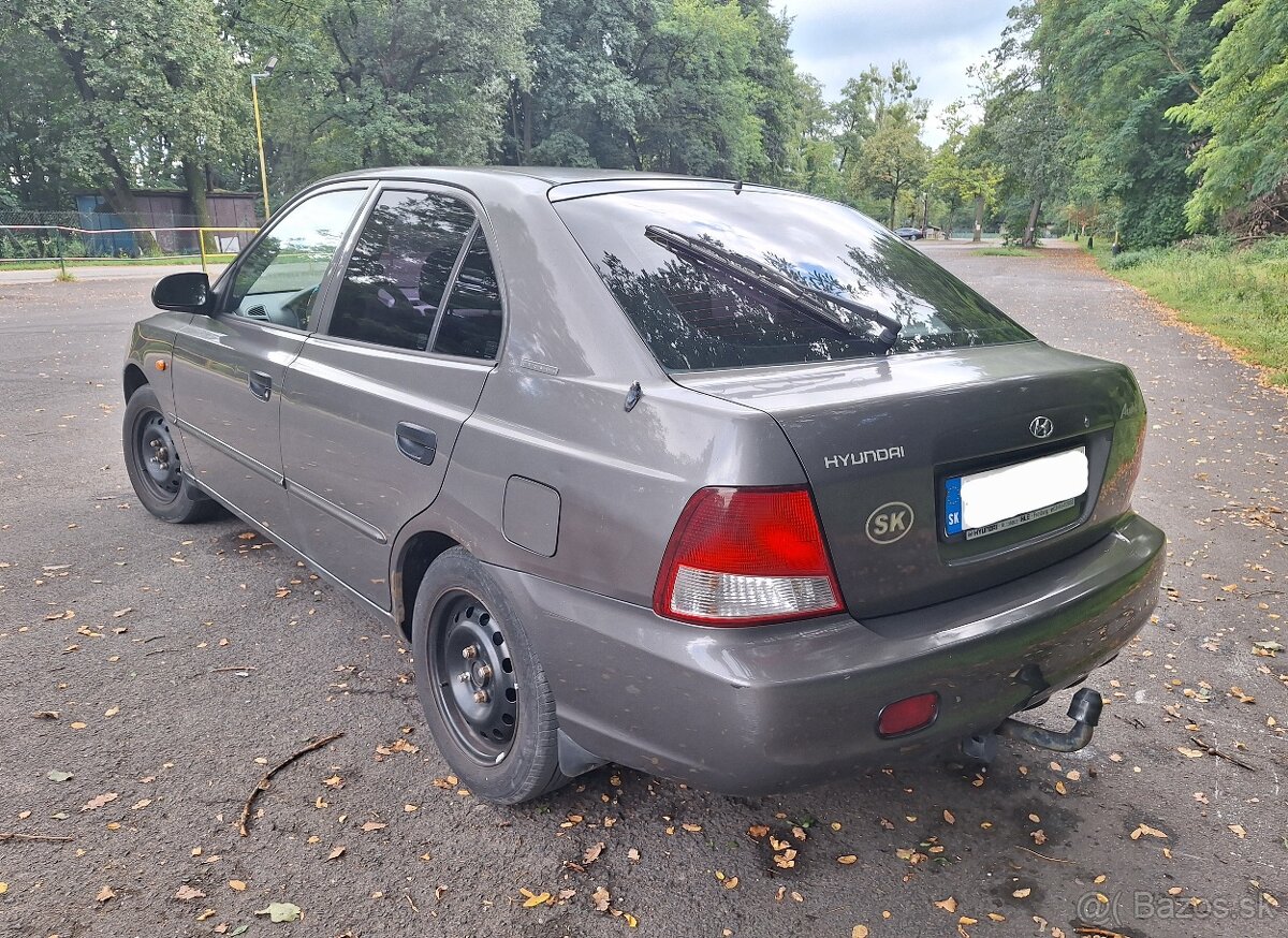 Hyundai Accent - 4