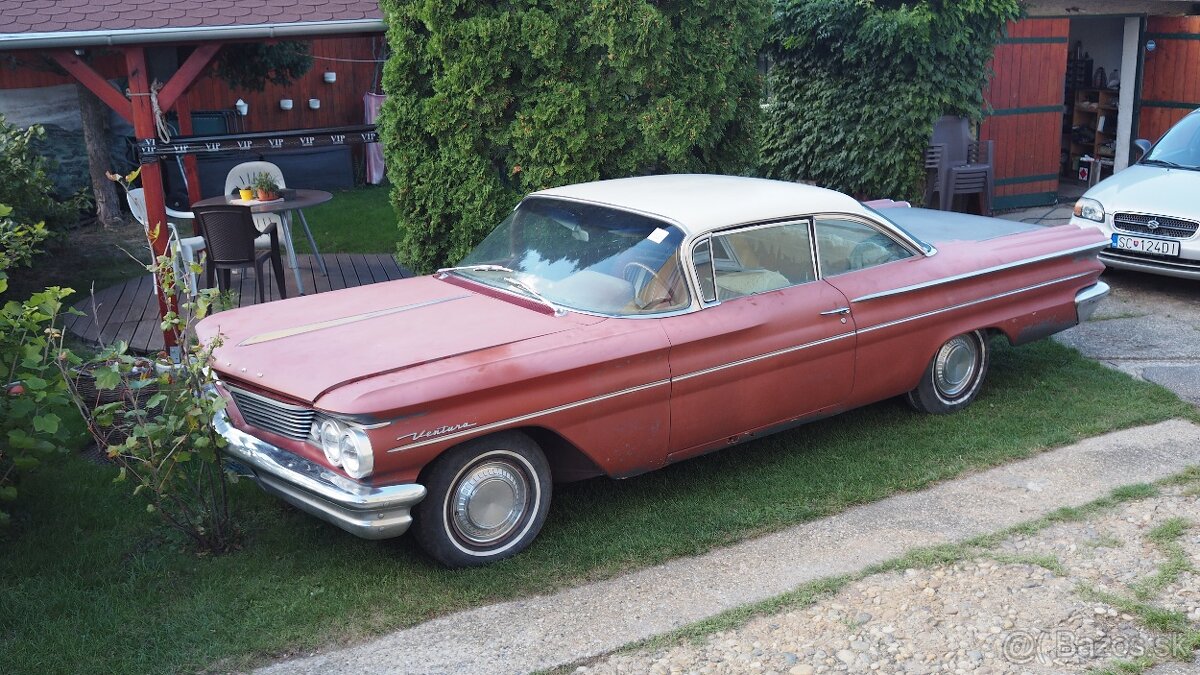 1960 Pontiac Ventura two door hardtop - 4