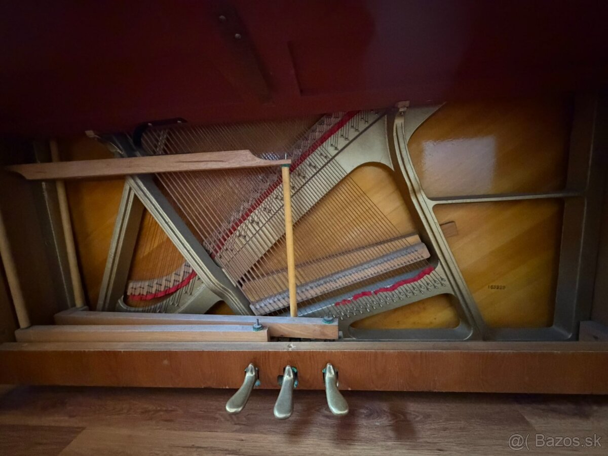Piano PETROF – svetlé drevo - 4