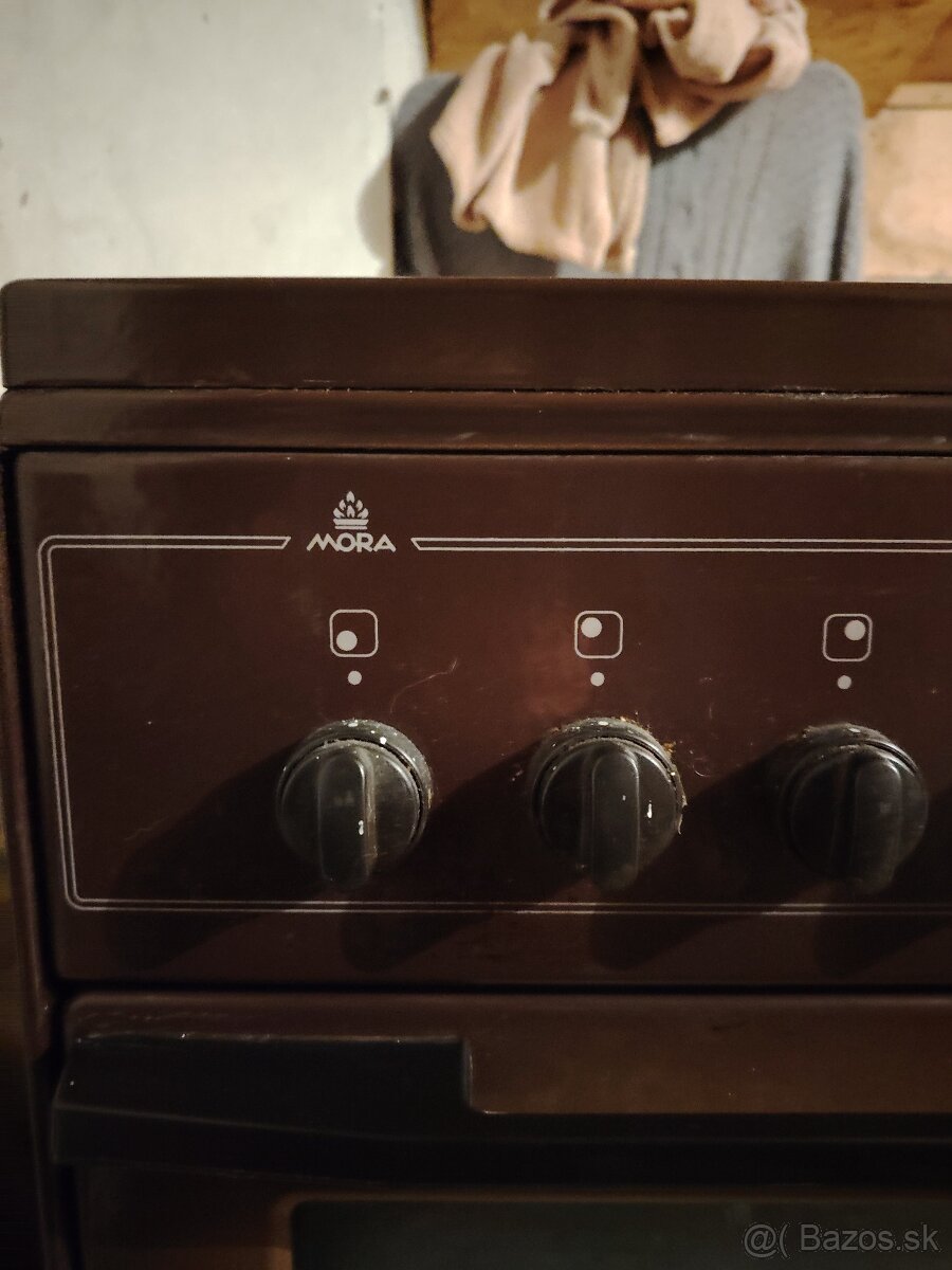 Predám plno funkčný sporák Mora - 4