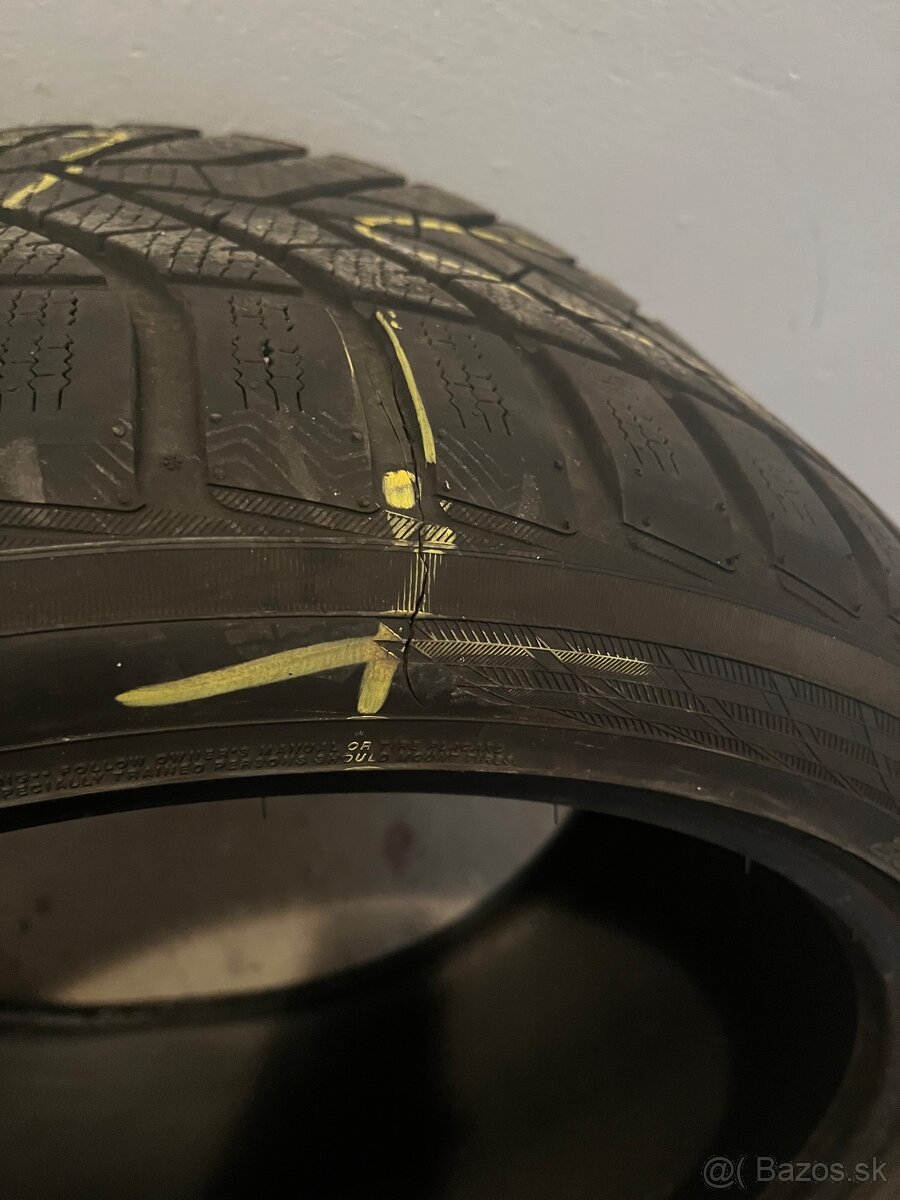 Yokohama BluEarth Winter325/30 R21 - 4