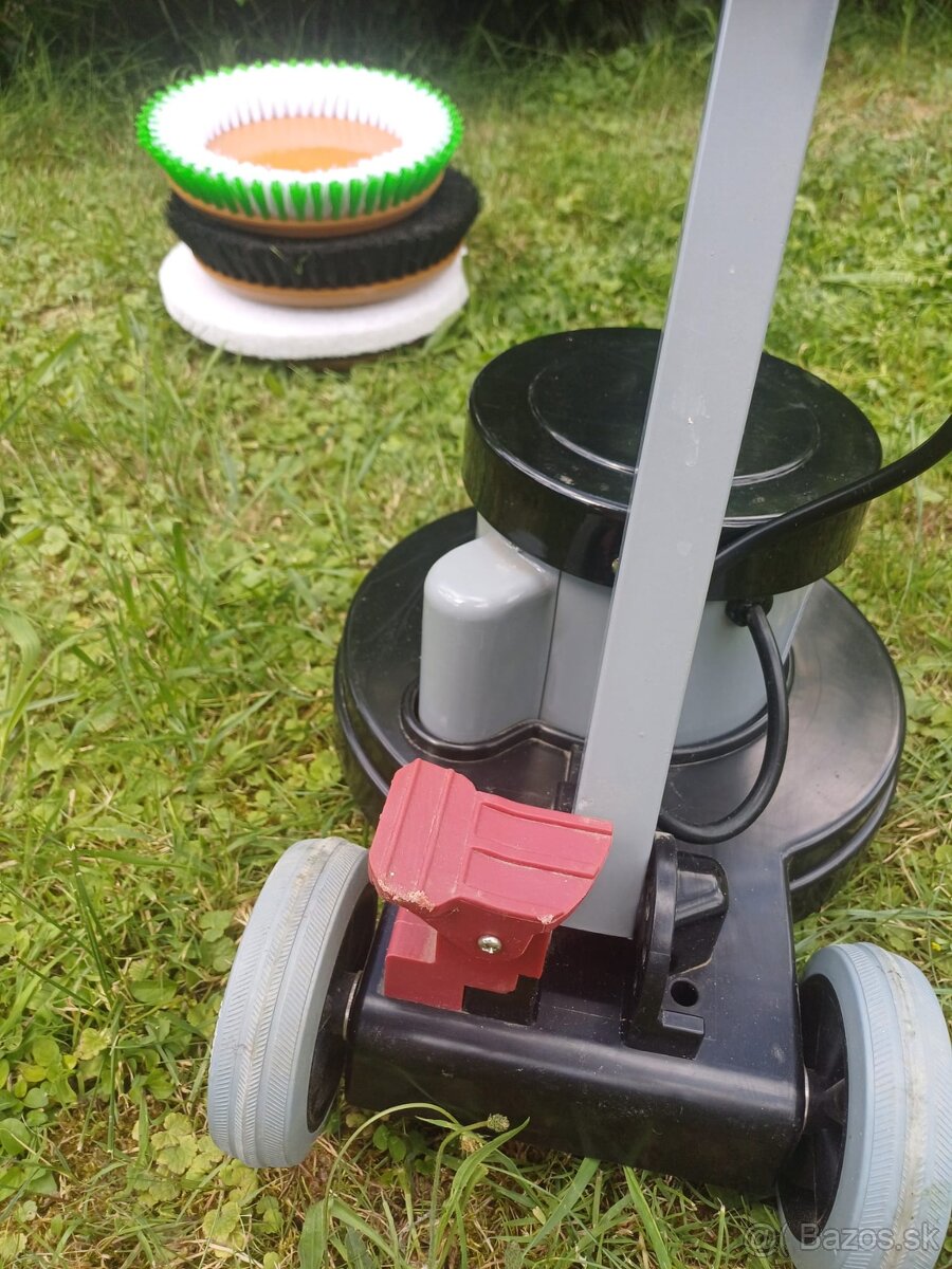 Podlahovy "istiaci stroj Sprintus eem 13 - 4