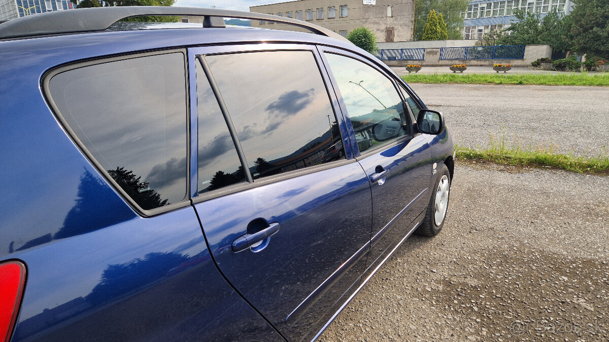 Predám Toyota Corrola Verso 2002 4-D4 2L nafta - 4