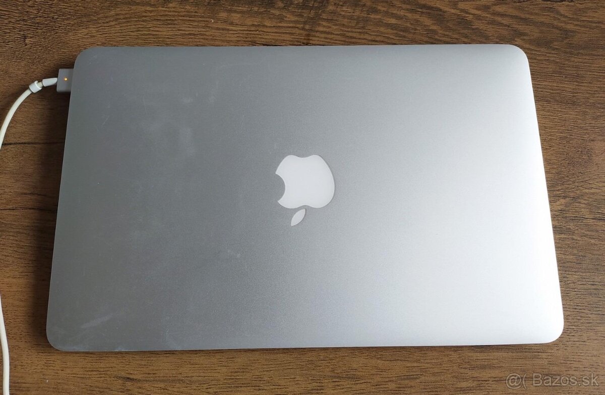 predám macbook air A1465 - 4