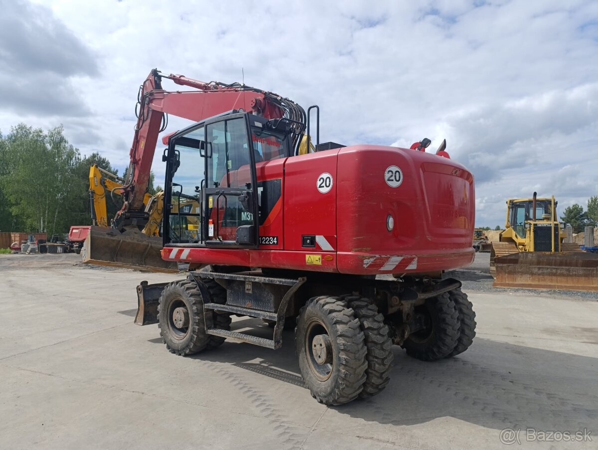 Kolový otočný bagr CAT 318F - 4