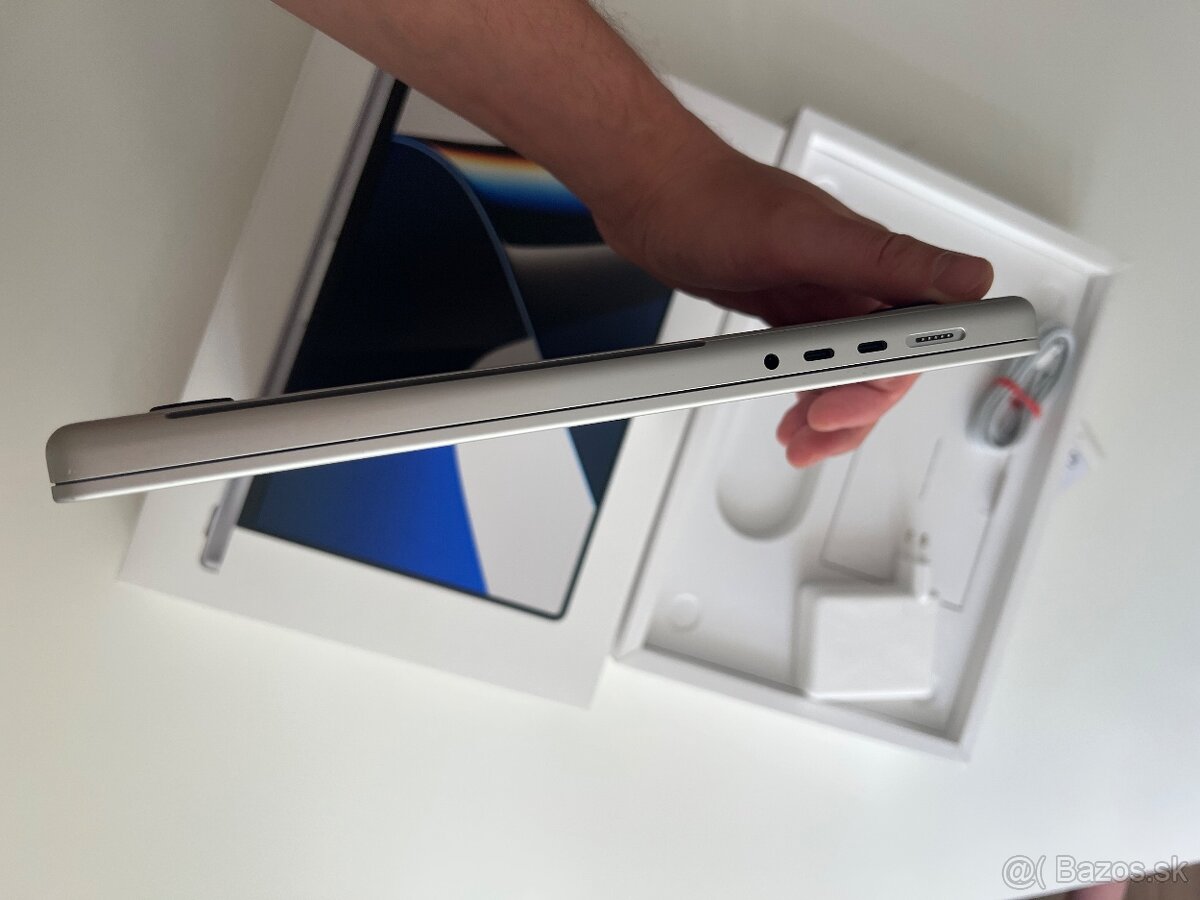 MacBook Pro 16” M1 Max 64GB RAM / 1TB SSD - 4