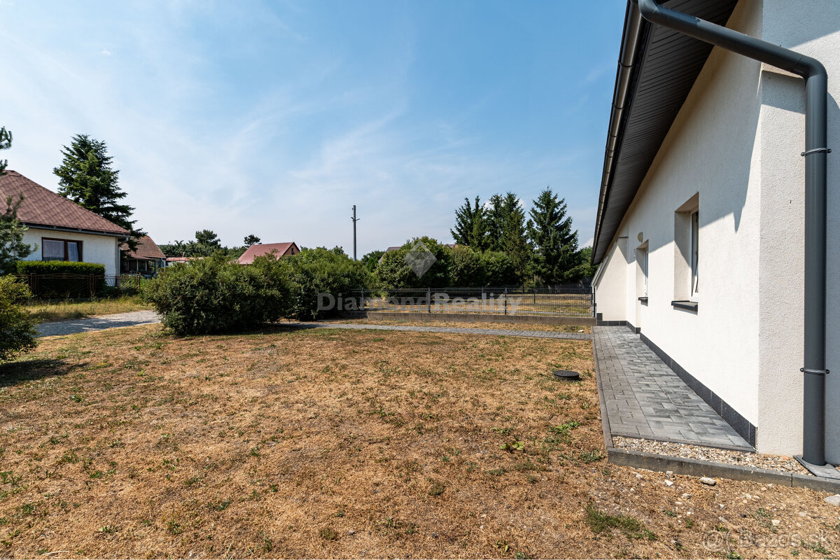 NA PREDAJ JEDNOPODLAŽNÝ 3 IZBOVÝ RODINNÝ DOM SO ZÁHRADOU | K - 4