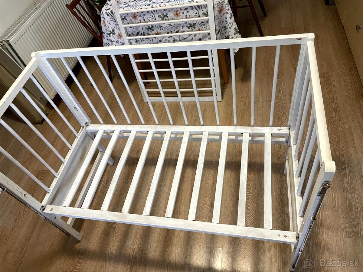 Detská postieľka s možnosťou zosunutia jednej strany ohrady - 4