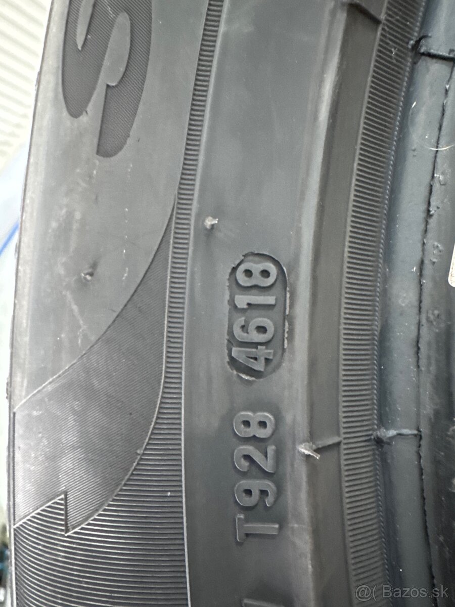 Predám zimné 235/50 R18 PIRELLI - 4