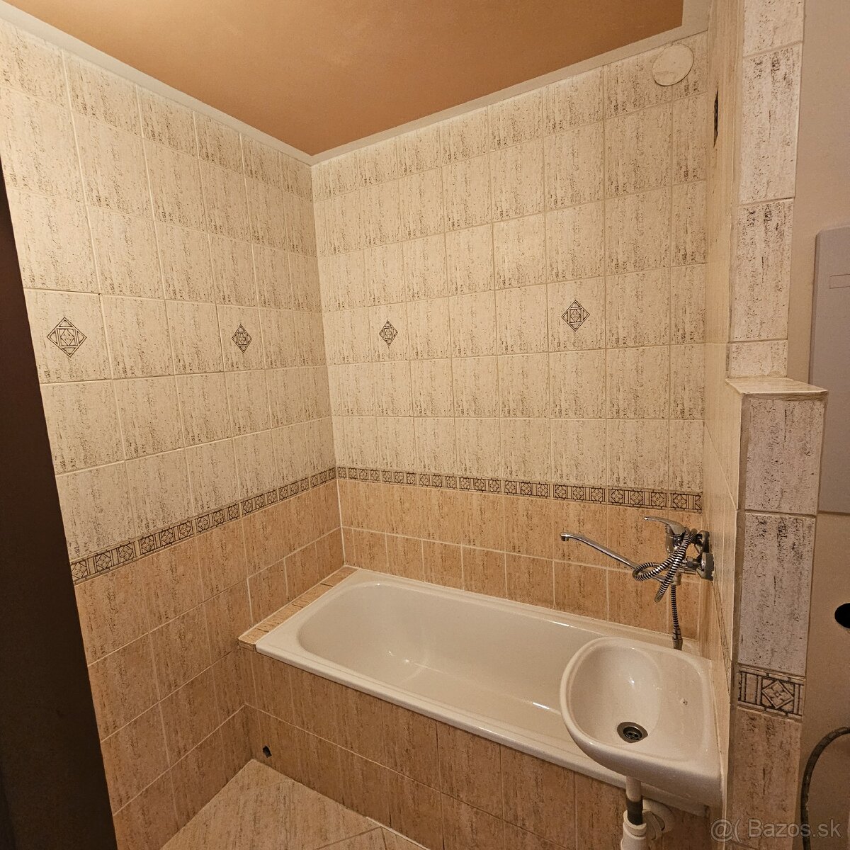 Ponúkam na predaj 1-izbový byt na ul. Čsl.Armády Trebišov - 4