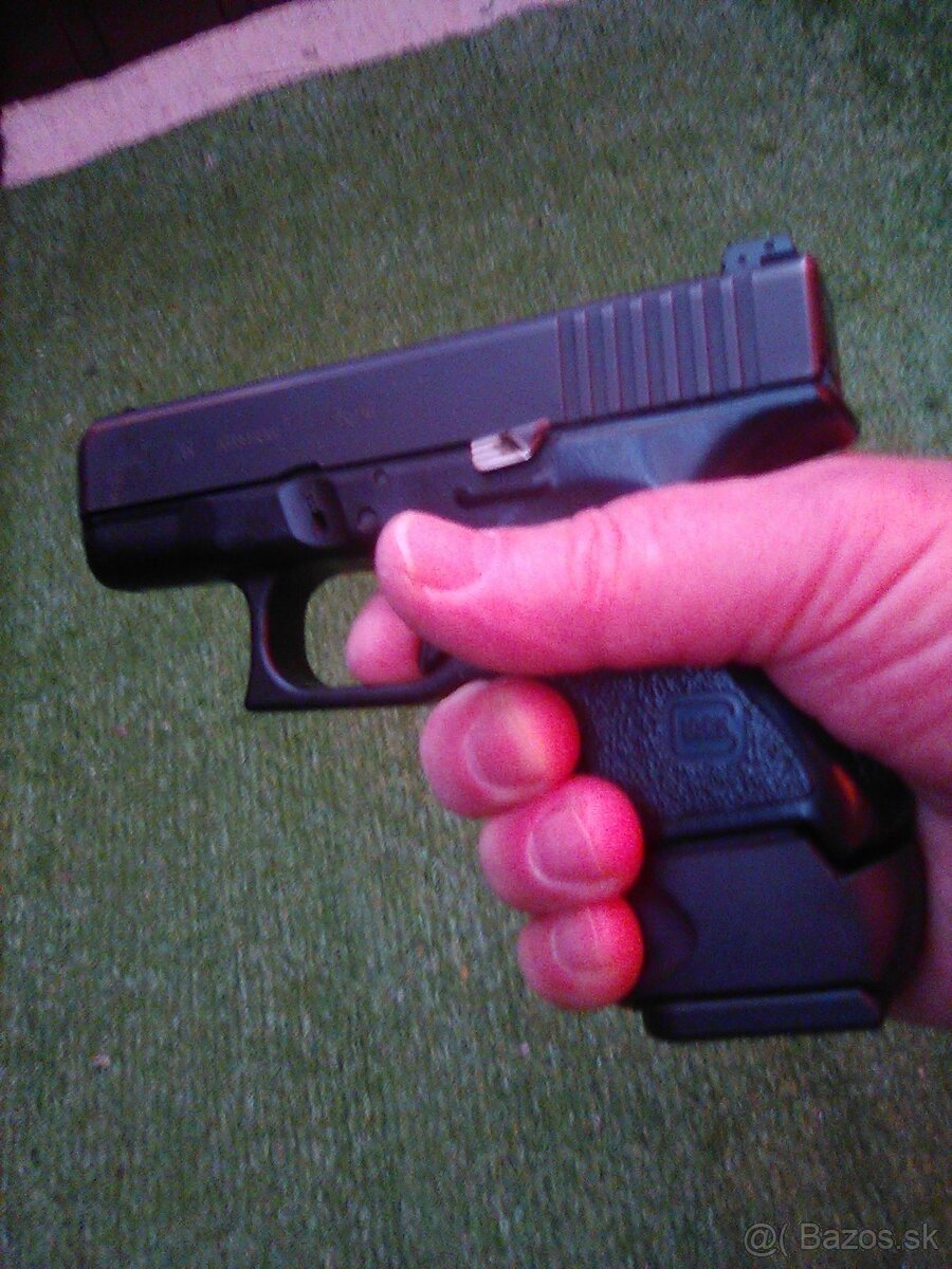 Dva 15 ranové zásobníky s návlekom pre pištoľ Glock 26 - 4