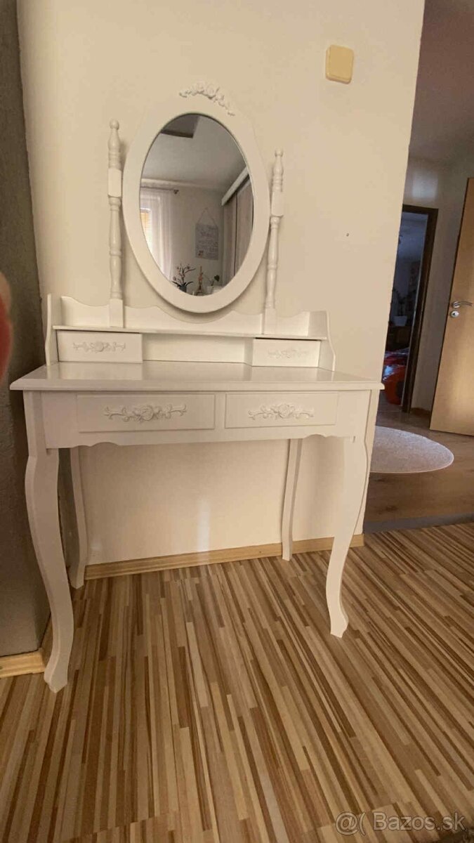 Kozmetický stolík - 4