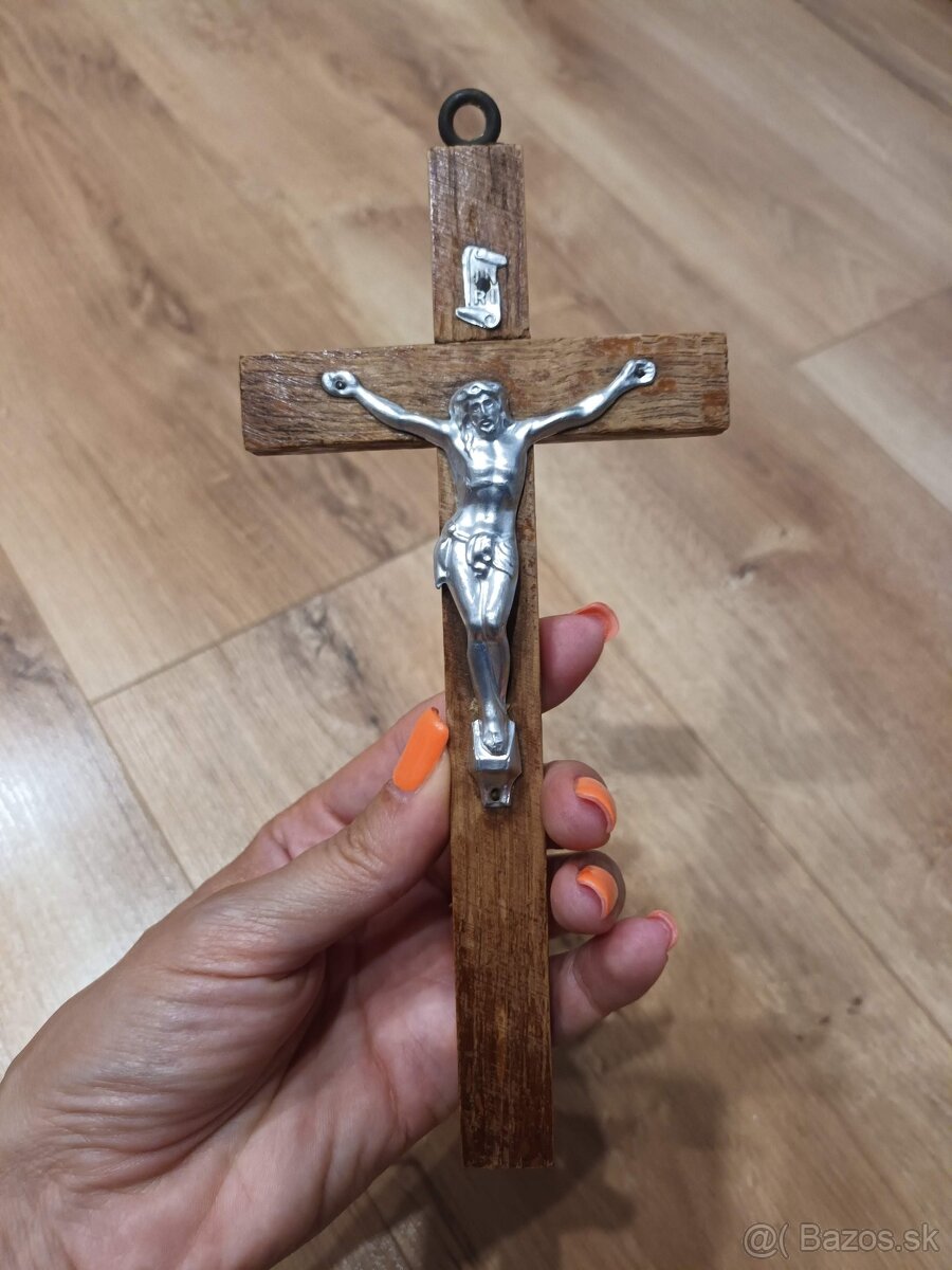 Drevený závesný kríž - 4