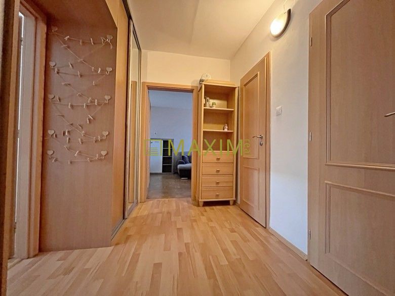 Ponúkame na predaj čiastočne zariadený klimatizovaný 4-izbov - 4