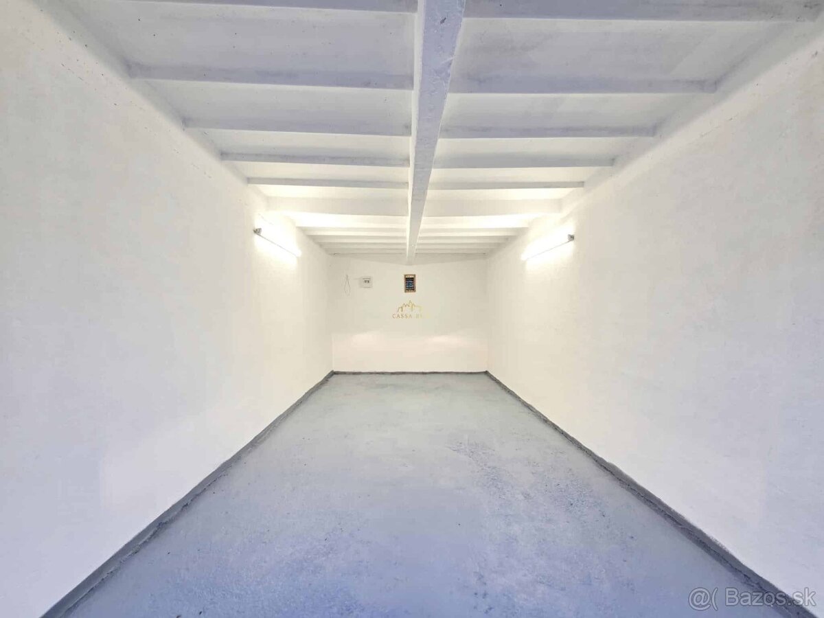 Veľmi pekná garáž s el. / TOP stav /Jakobyho / CENTRUM - 4