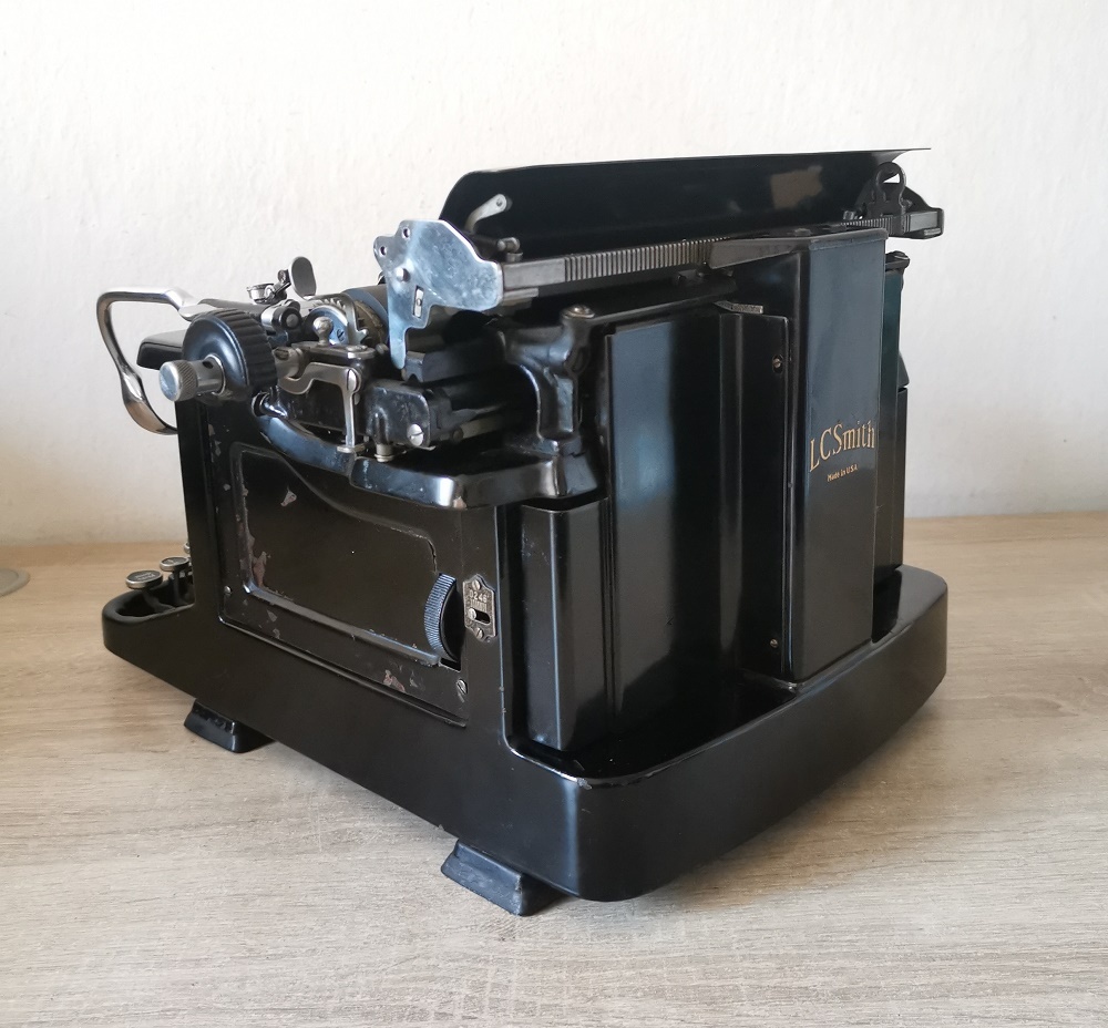 Starožitný písací stroj LC Smith Super Speed z roku 1937 - 4