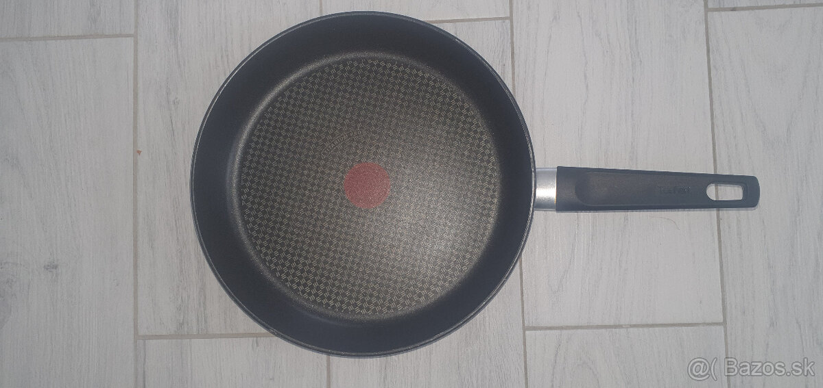 Kvalitný liatinový hrniec 5l - 4