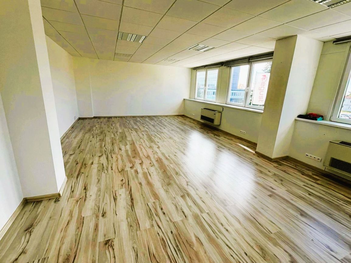 Prenájom kancelárskeho priestoru 41 m2 s parkovaním Pezinok, - 4