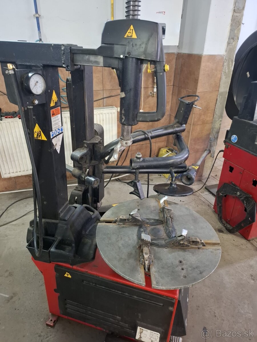 Vyzúvačka a vyvažovačka pneumatík - 4