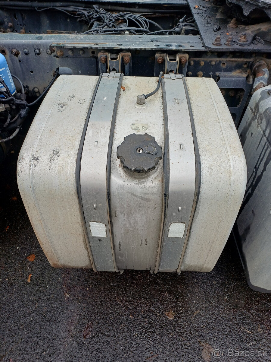 MAN TGA TGX TGS přídavná nádrž - 4