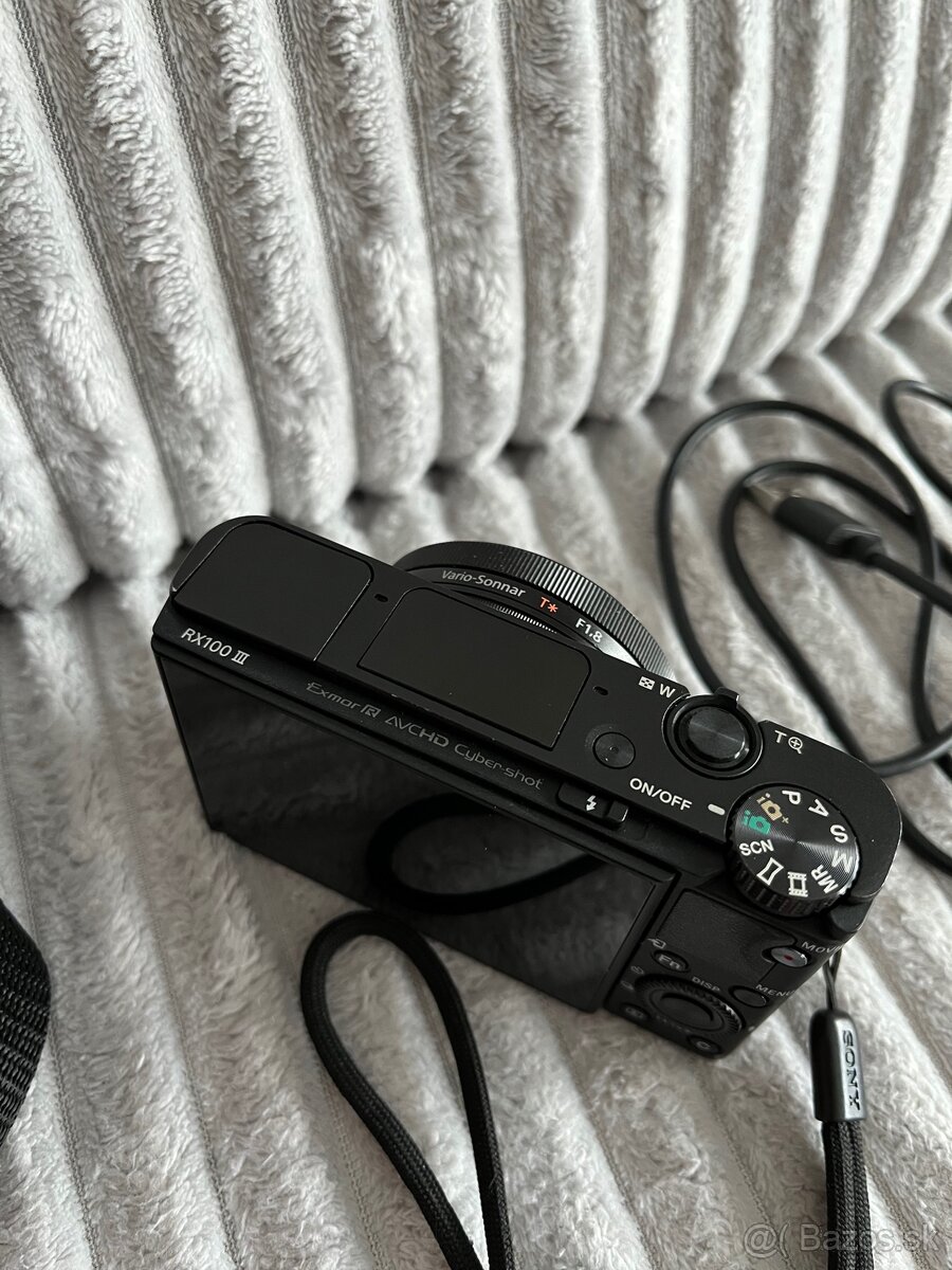 Sony RX100 Cyber-shot Mark 3 - 4