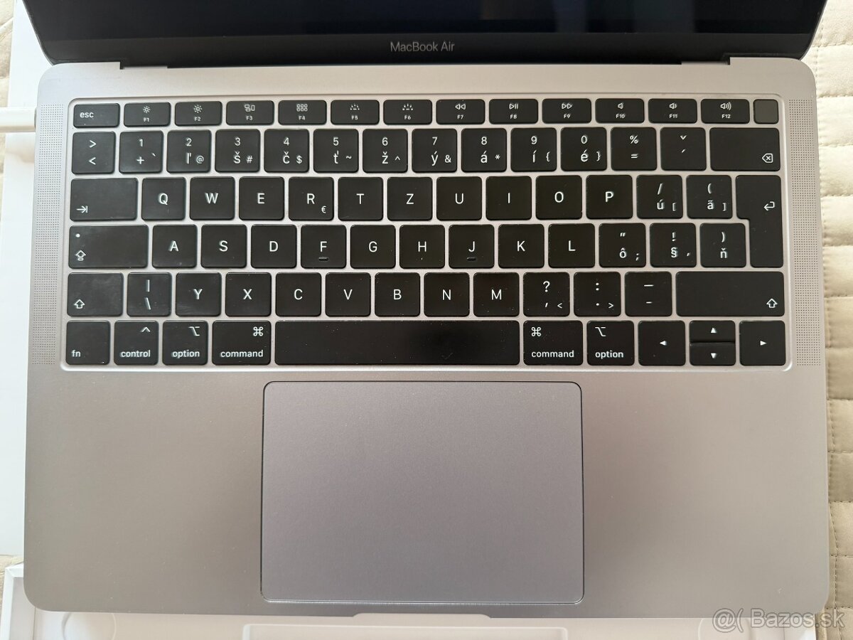 Apple MacBook Air Intel Core i5 8GB RAM 128GB SSD - 4