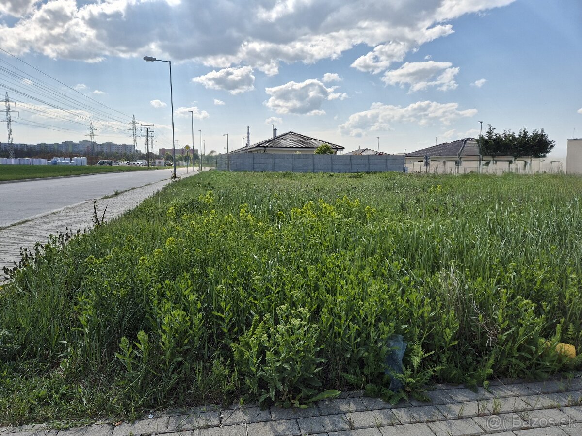 STAVEBNÝ POZEMOK v novovybudovanej lokalite. – pohled 4