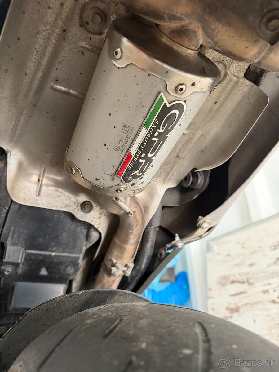 Suzuki GSR 600 - 4
