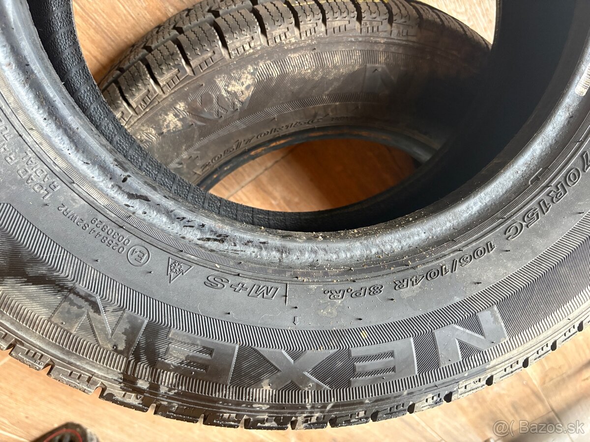 Pneu 205/70 R 15 C - 4