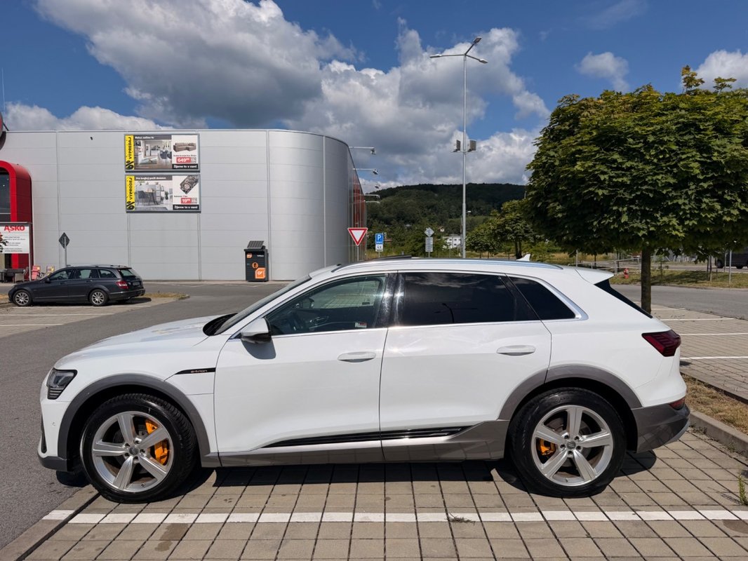 Audi E-tron 55 quattro S line - 4