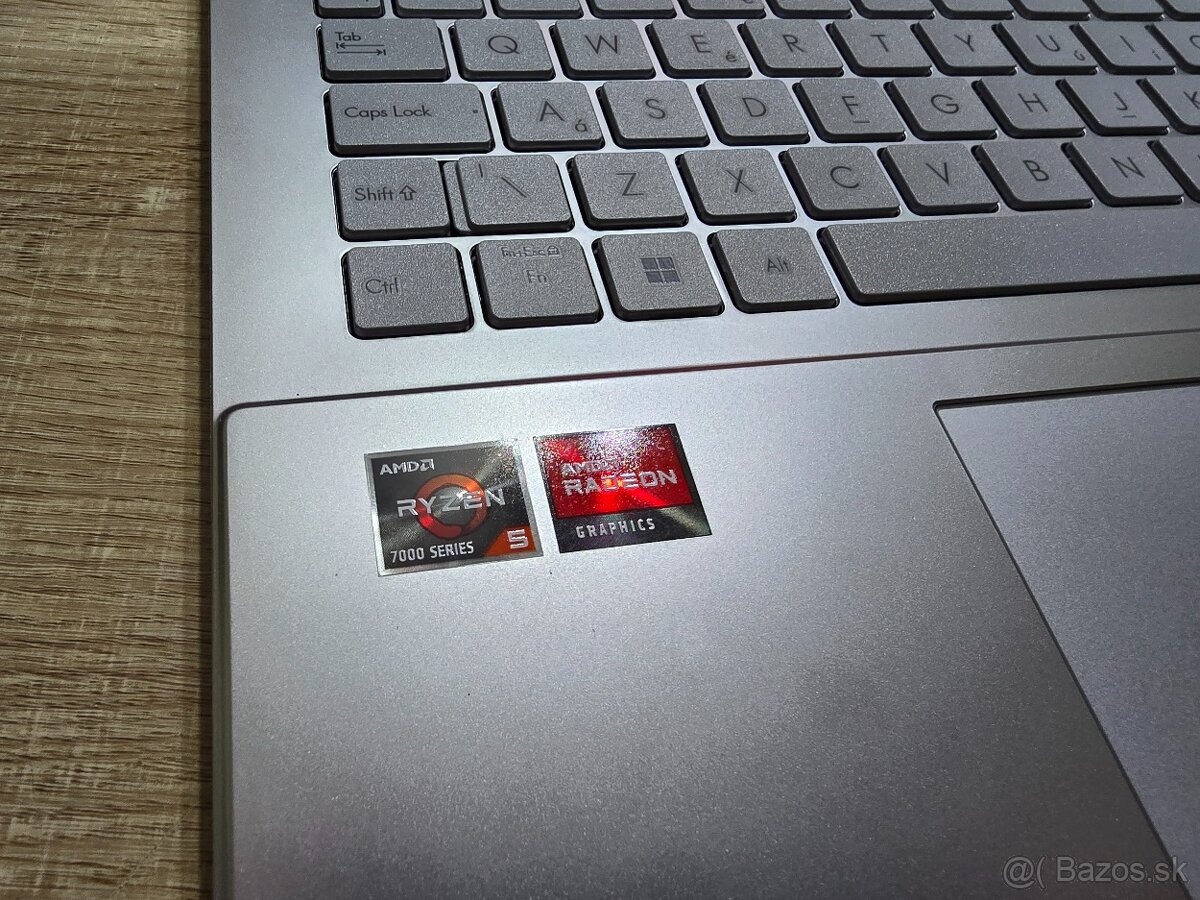 Asus Vivobook 15 Go Oled model 2024 s procesorom AMD ryzen 5 - 4