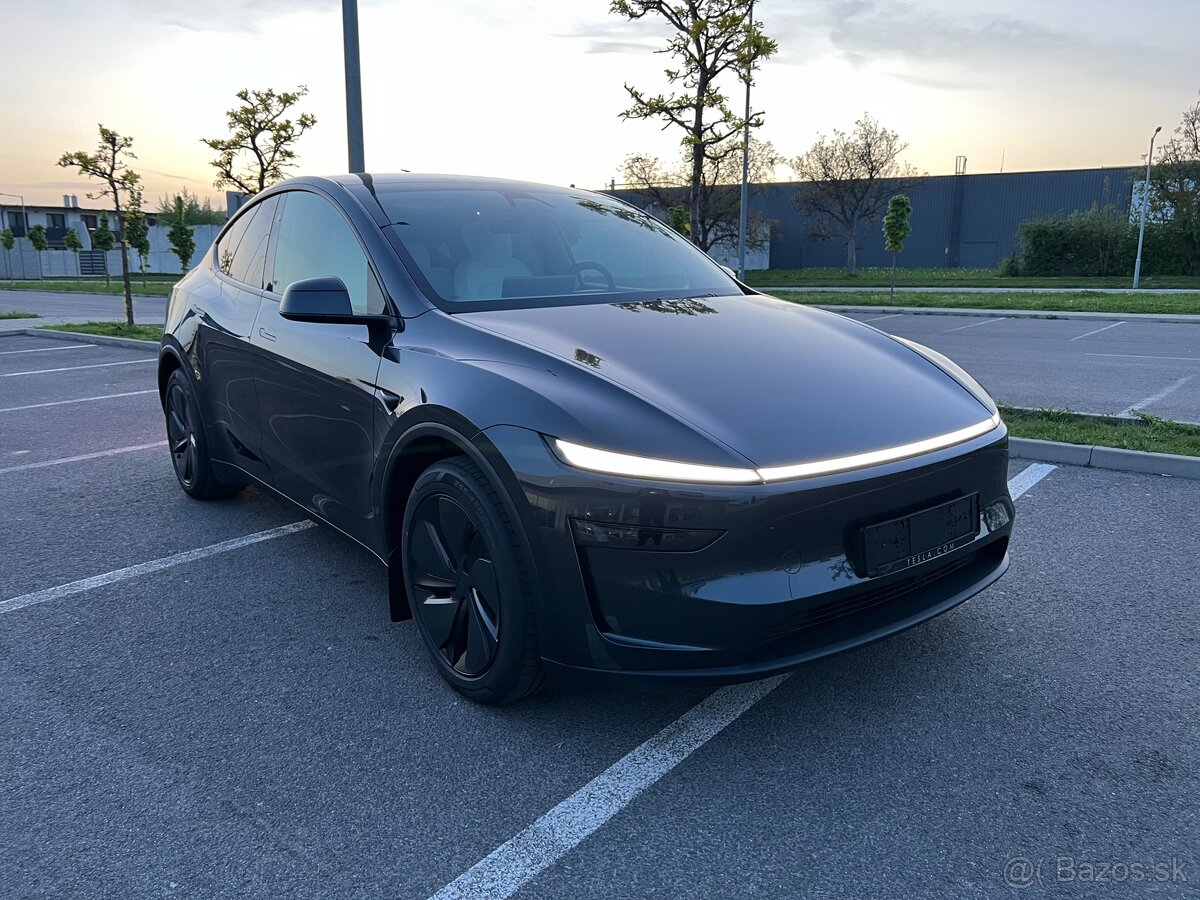 TESLA MODEL Y PREMIUM LONG RANGE ALL-WHEEL DRIVE - 4
