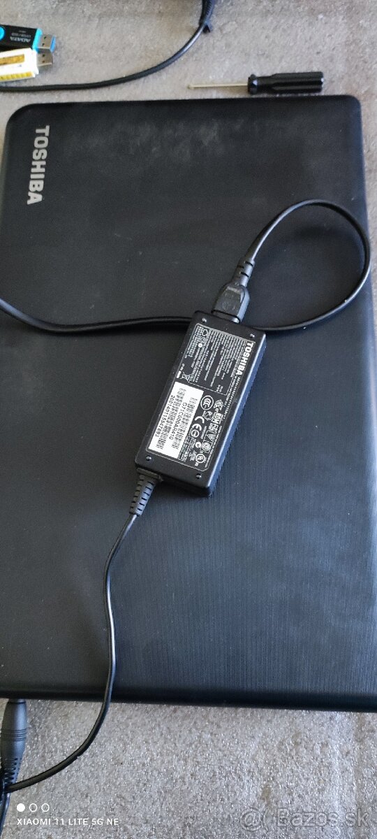 Predám starší notebook Toshiba - 4