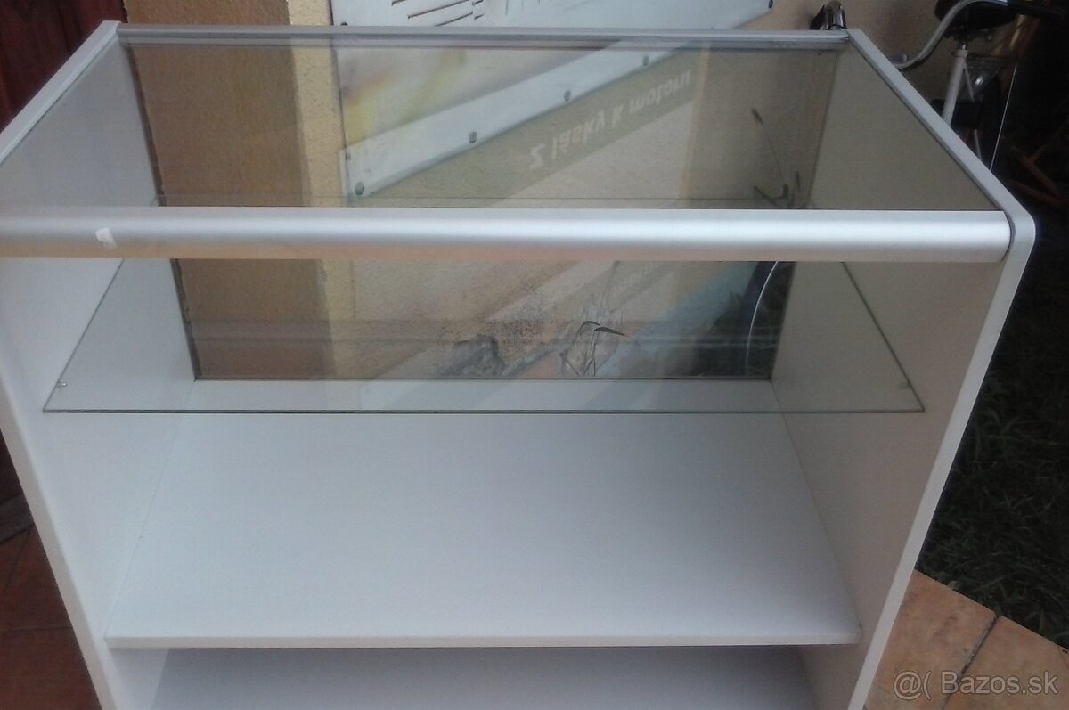 Predajný sklenený pult - 4