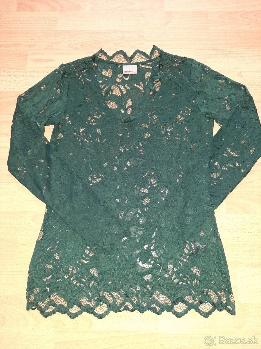 Tmavozelený čipkovaný top Vero Moda - 4