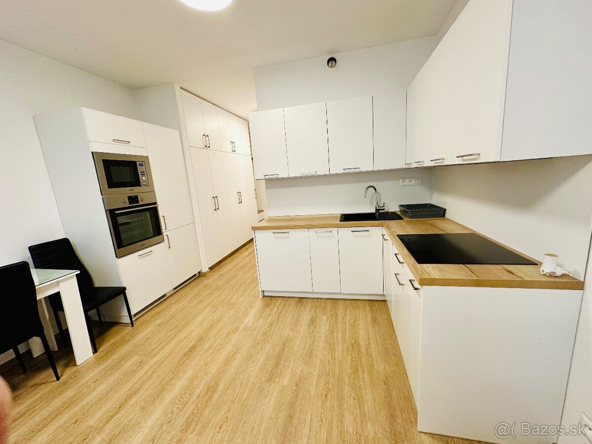 Krátkodobý prenájom- Apartmán v ZA - 4