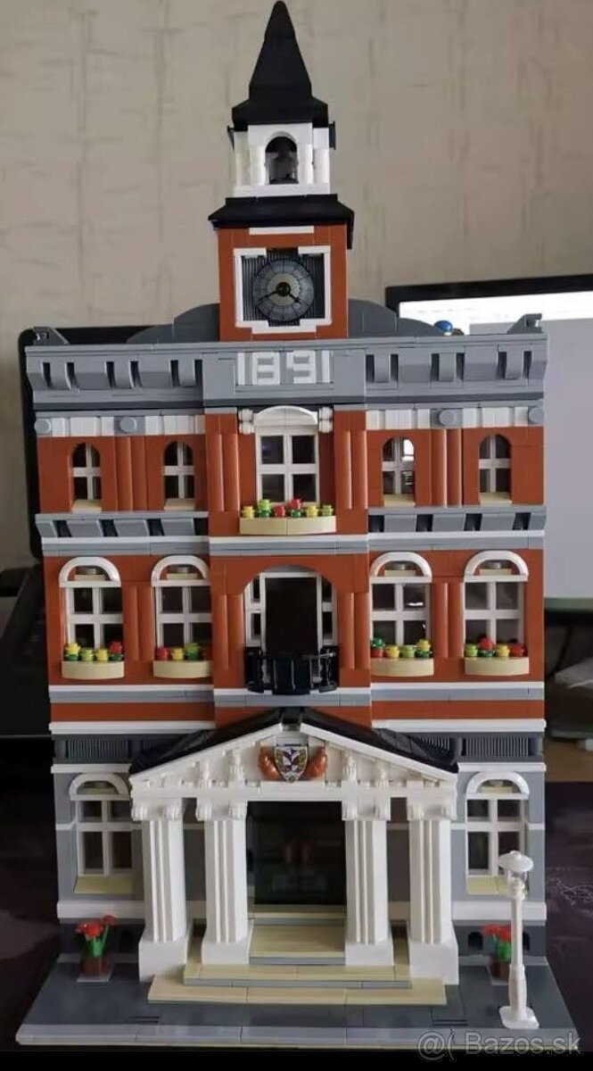 Town Hall - vytvoriteľ 10224 - 4