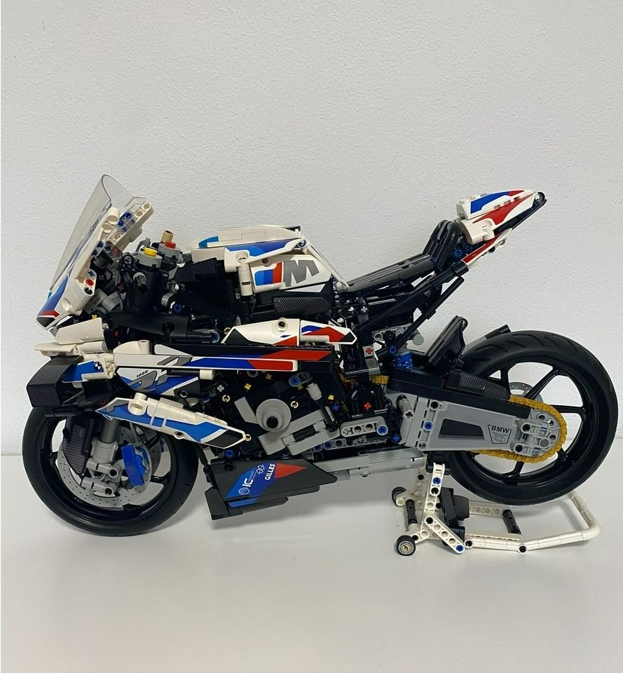 lego technic motorky Yamaha MT-10 SP 42159 BMW M 1000 RR - 4