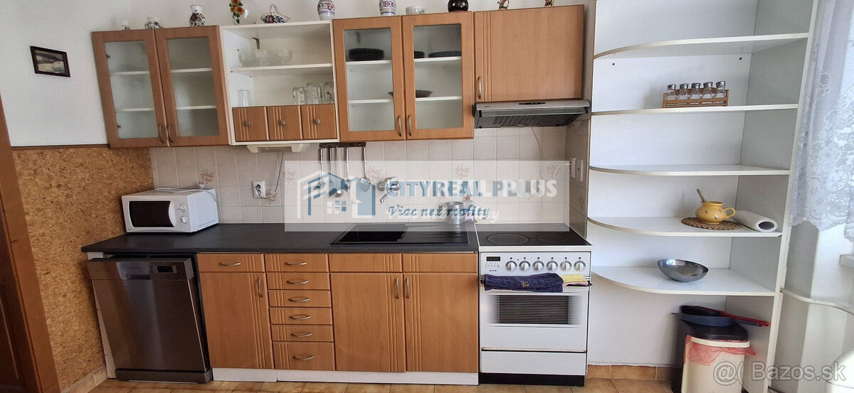 Ponúkame na prenájom 6 izbový rodinný dom v Nových Zámkoch z - 4