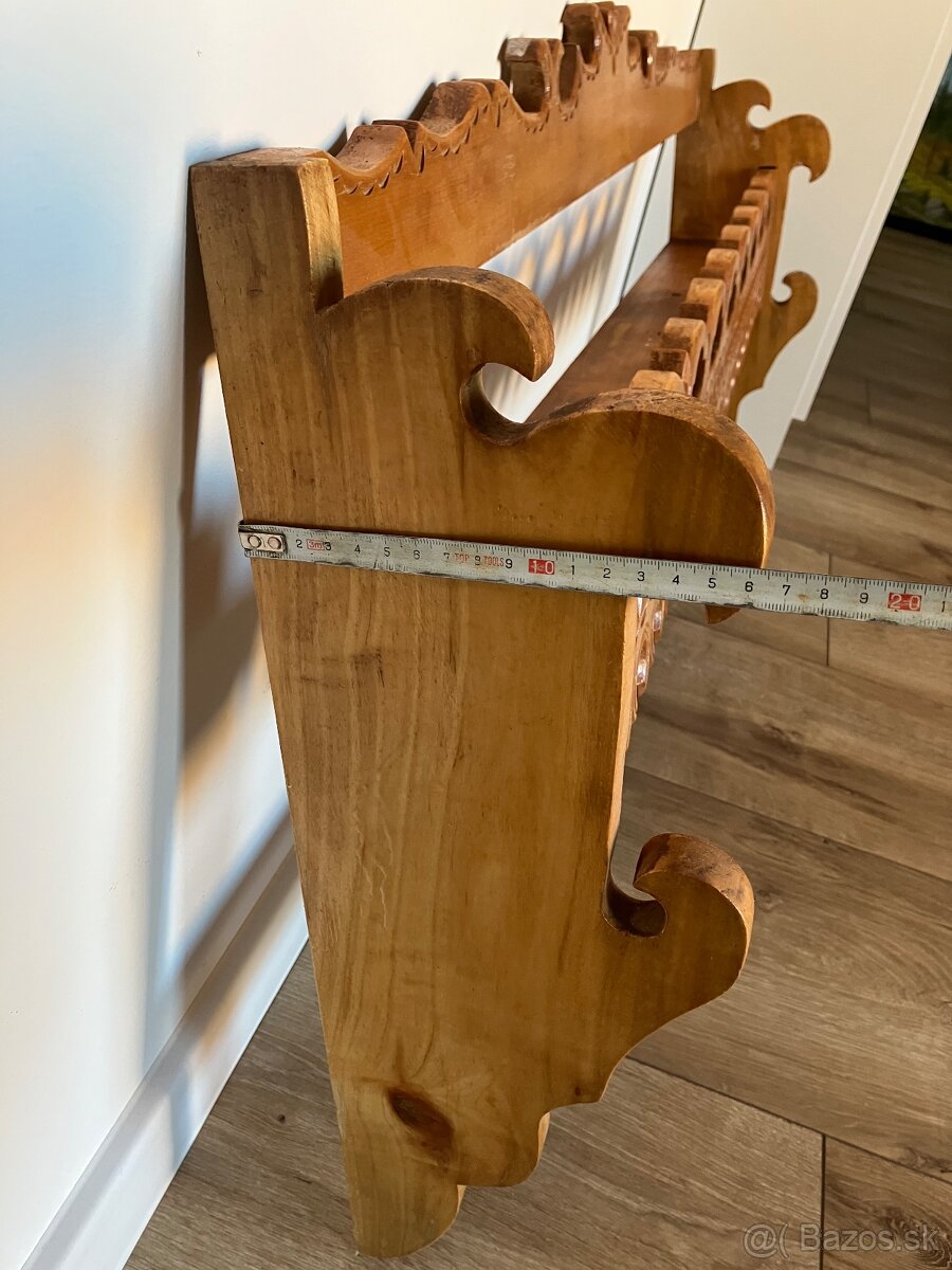 Drevená zavesená vyrezávaná polica - 4