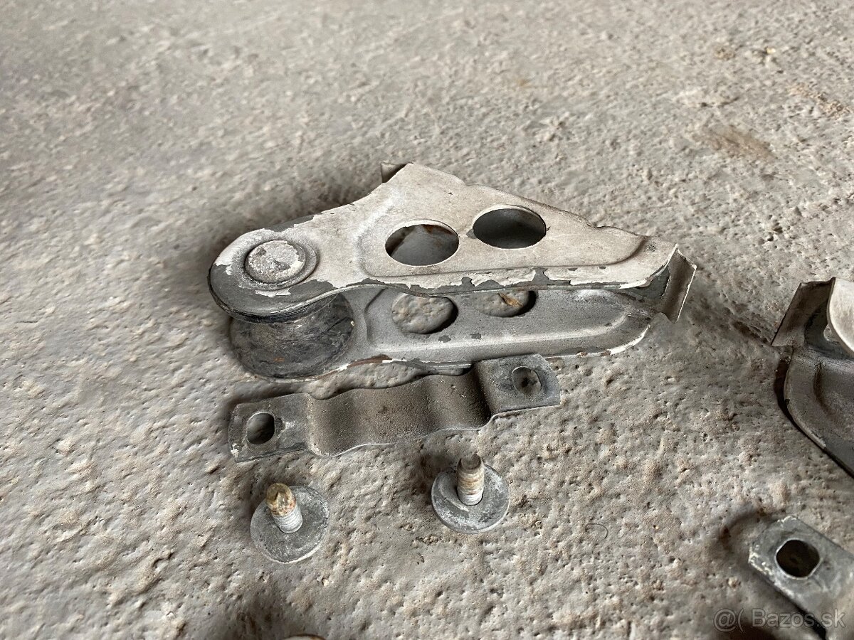 Zatváranie kapoty bmw e30 - 4