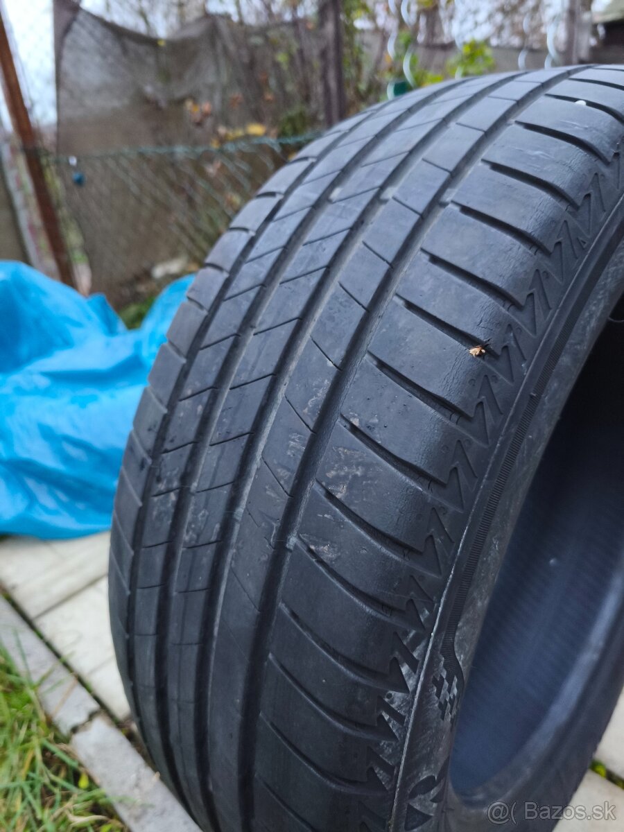 Bridgestone 215/55R17 - 4