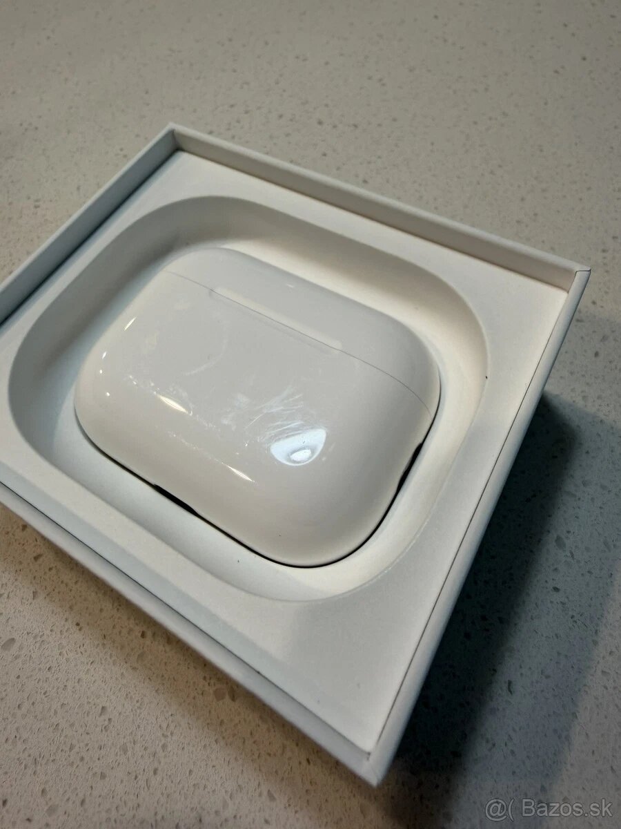 Nové, nepoužívané Apple AirPods Pro 3 - 4