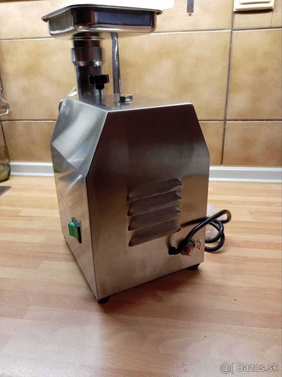 Predam NOVY profi mlynček na mäso SXC8 - 4